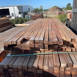 Ca. 204x Hardhouten Regels Geschaafd, 42x57mm, lengte 79/305cm, 125/33